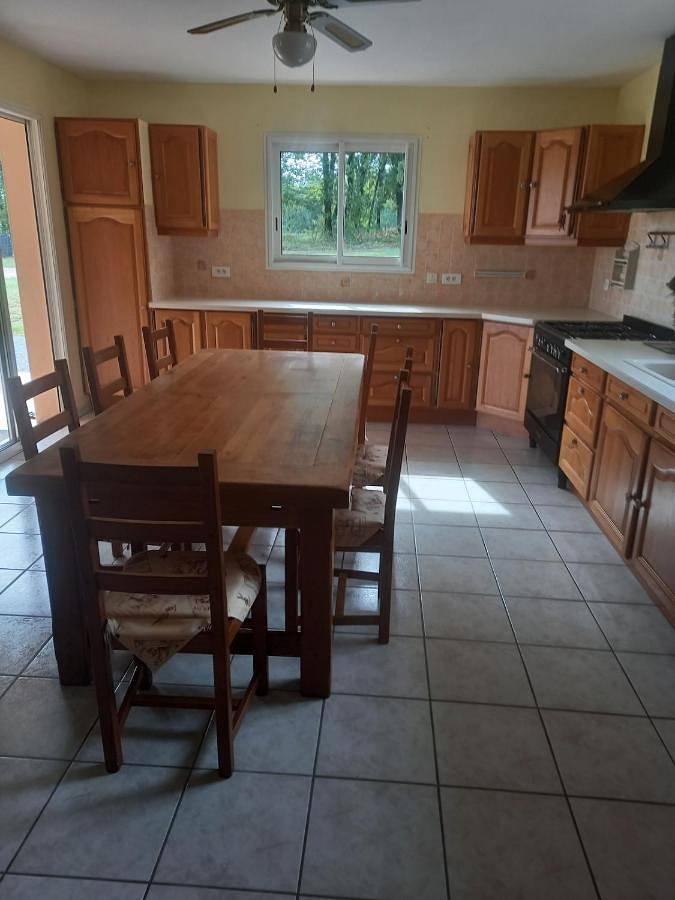 Location de vacances pour 6 personnes, avec Terrasse ainsi que Piscine et Vue à Masquières