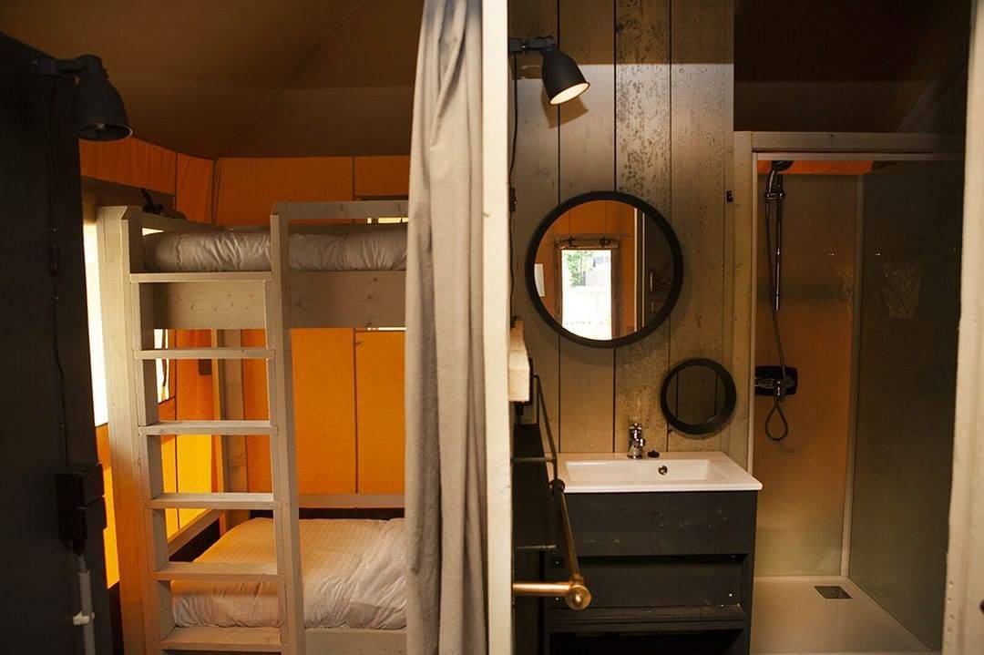 Vakantiepark Sallandshoeve — Luxus Safarizelt am Wasser für 6 Personen in Sallandse Heuvelrug