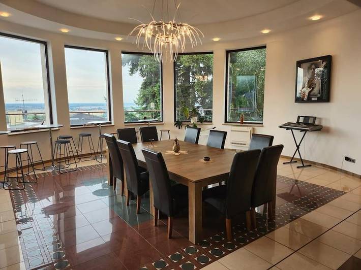 Location de vacances pour 10 personnes, avec vue et terrasse ainsi que piscine et sauna à Bratislava - 4