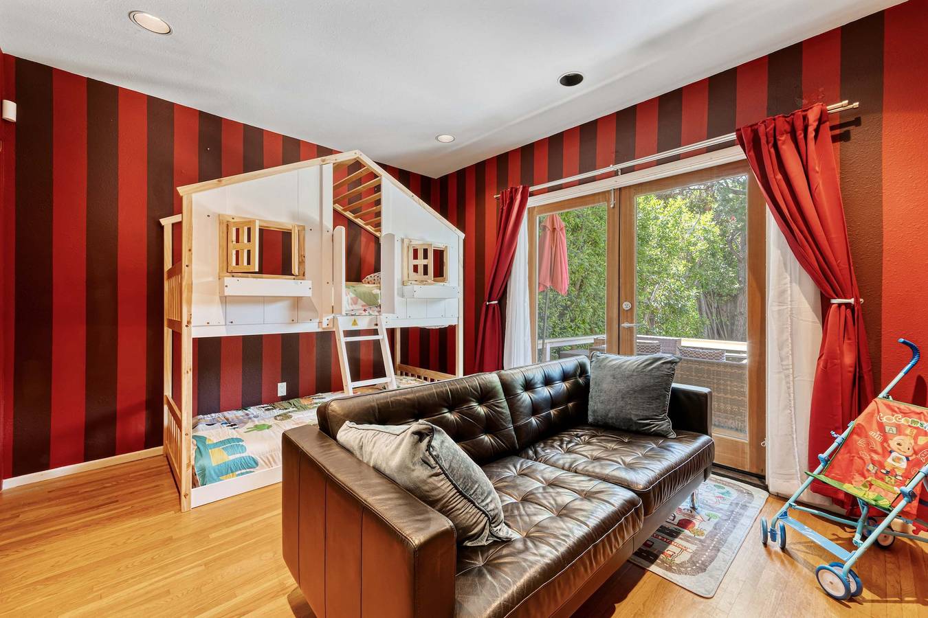 New -  1 Location-Family-5Br-Yard-Gym-Parking  in Los Angeles, Los Angeles County