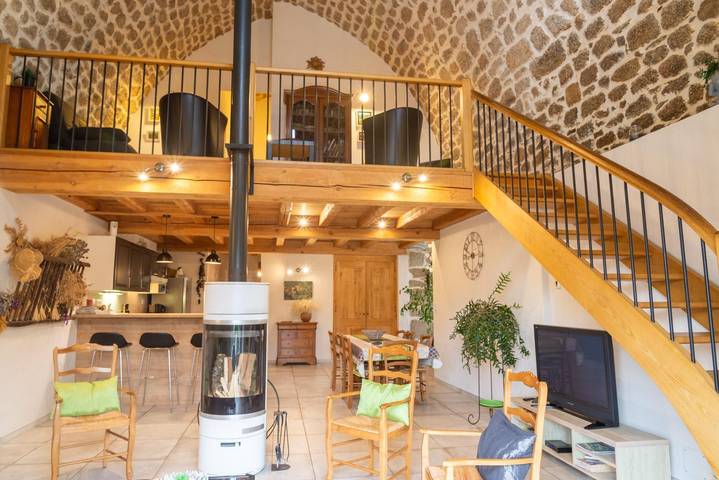 Gîte pour 8 personnes, avec terrasse et jardin, animaux acceptés à Fraissinet-de-Lozère - 3