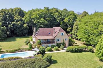 Gîte pour 6 personnes, avec terrasse à Manaurie