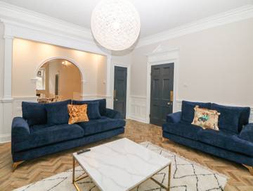 Log Cabin for 12 People in Buxton, Peak District, Photo 4