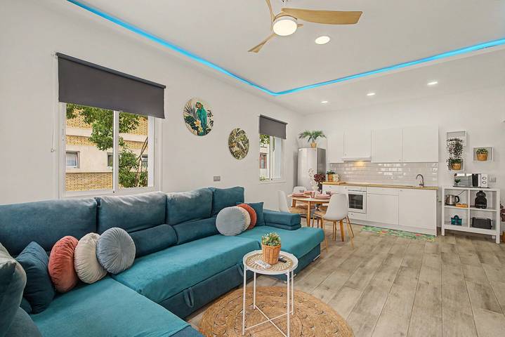 Apartamento inteiro, Apartamento de férias 'La Belle Home' com terraço privado, jardim privado e Wi-Fi in Las Alcaravaneras, Las Palmas (Espanha)