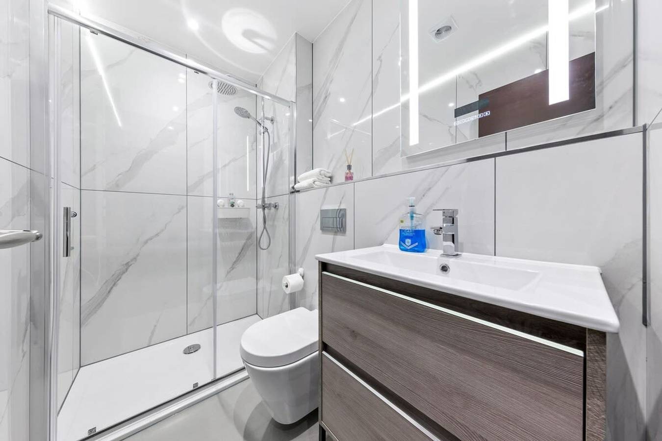 Entire apartment, Serviced Studio Flat Golders Green near Hampstead in London, South East England