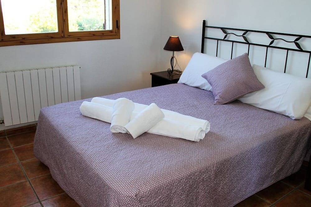 Masia Can Magan Lux, Ideal Grupos 20pax, zona piscina y Barbacoa in Palafolls, Costa del Maresme