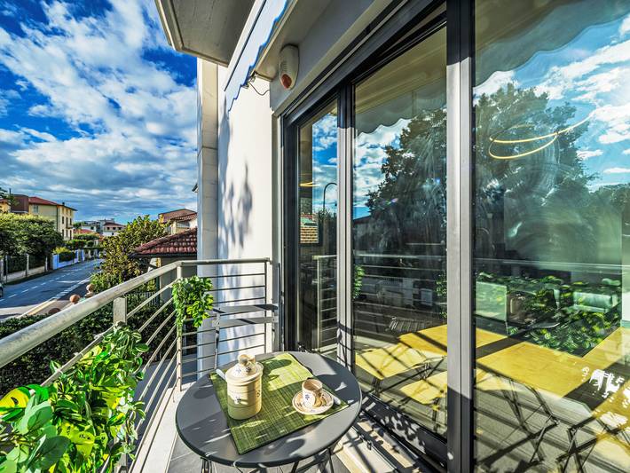 Ferienwohnung für 6 Personen, mit Balkon und Terrasse in Marina di Pietrasanta