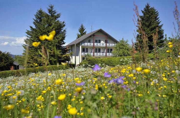 Ferienhaus für 3 Personen, mit Balkon und Terrasse sowie Garten und Ausblick