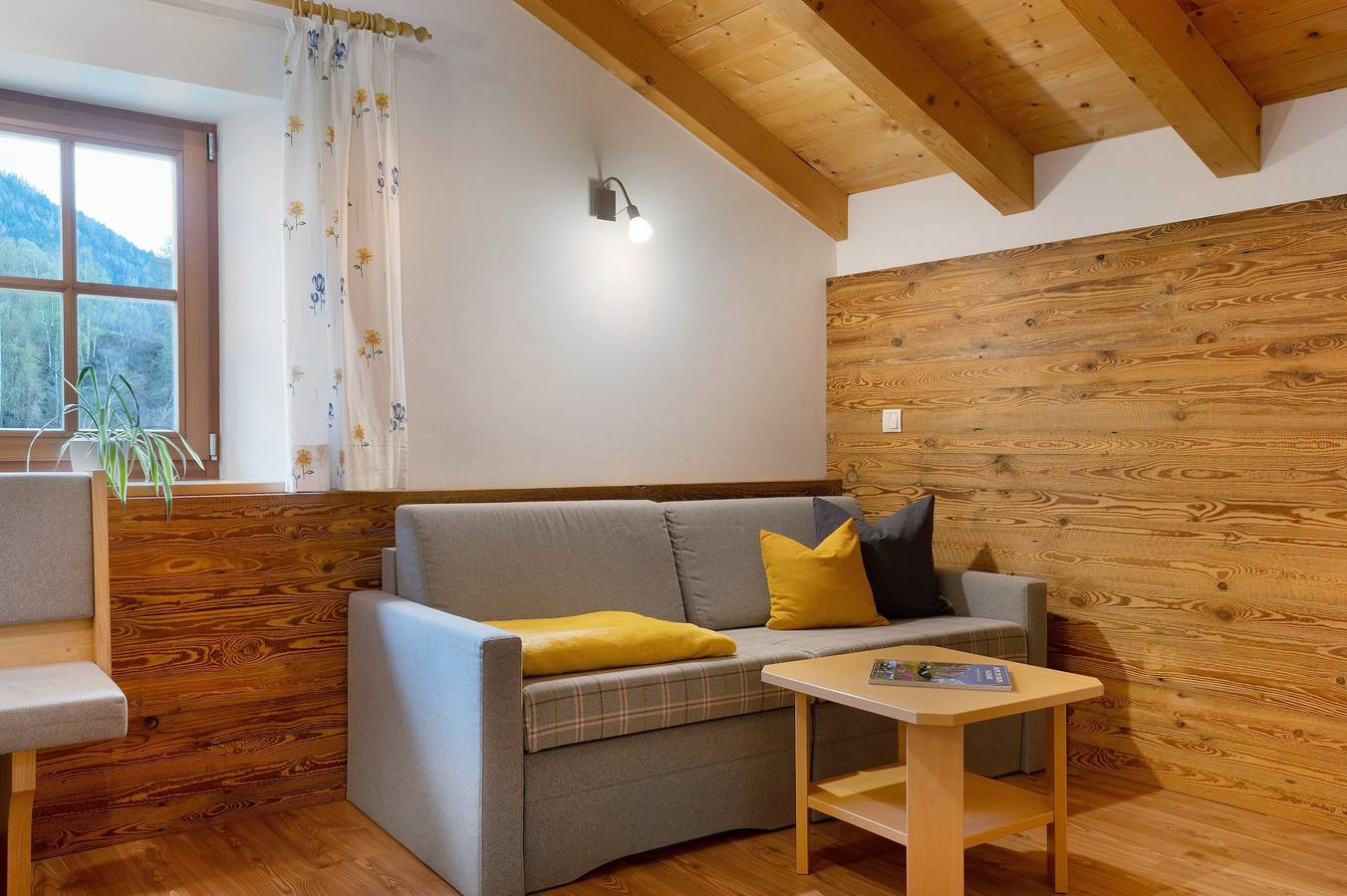 Appartement entier, Appartement "Schgagul" avec vue sur les montagnes, jardin partagé et Wi-Fi in Tiosels, Castelrotto