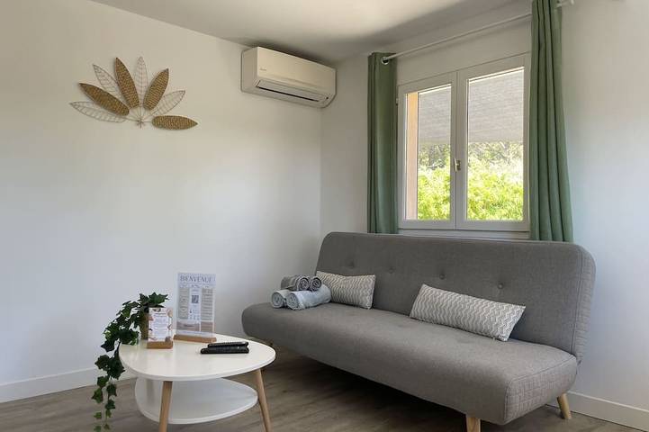 Location de vacances pour 4 personnes, avec terrasse et jardin dans Plage Du Pradeau - 4