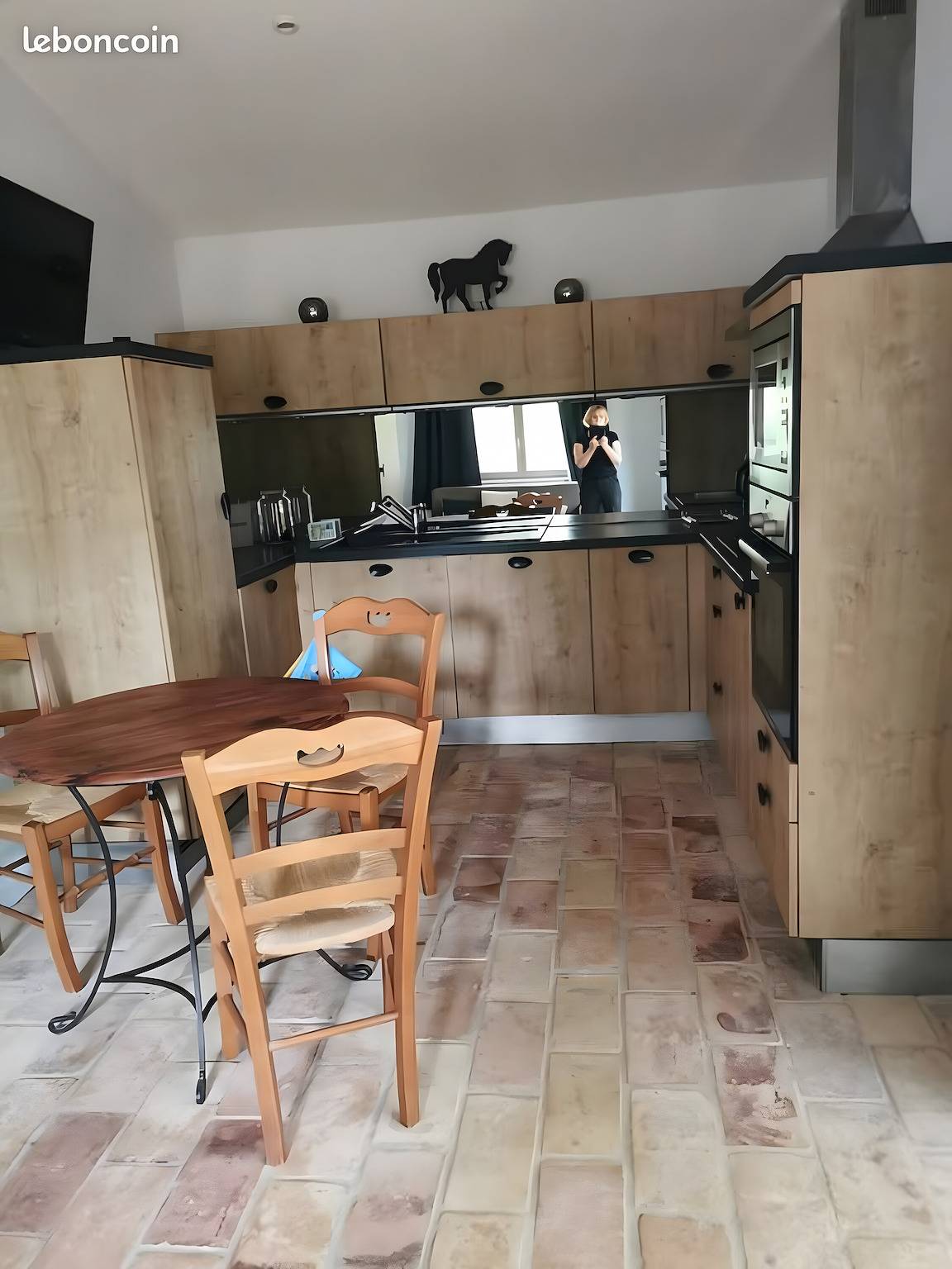 Gîte 'Gite De La Colline - 3 Pers' met gedeeld zwembad, Wi-Fi en airconditioning in Solérieux, Nyons en omgeving