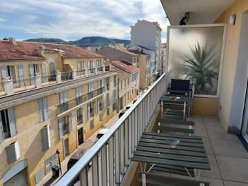 Gîte pour 6 personnes, avec balcon et vue dans Casino De Hyeres