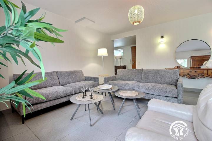 Gîte pour 4 personnes, avec Terrasse ainsi que Jardin et Vue dans Plage Pen Boc H Arradon