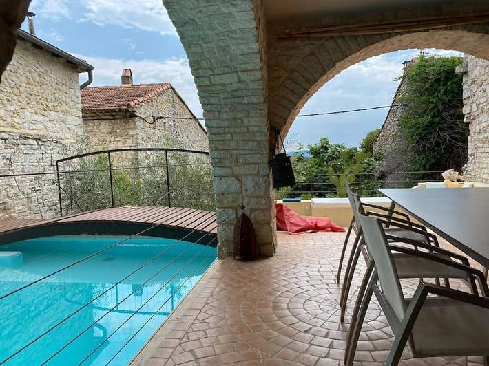 Maison de vacances pour 5 personnes, avec terrasse ainsi que piscine et vue
