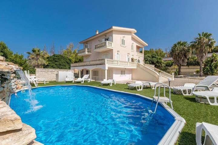 Apartamento de vacaciones para 17 personas, con terraza y piscina además de jacuzzi y jardín - 1