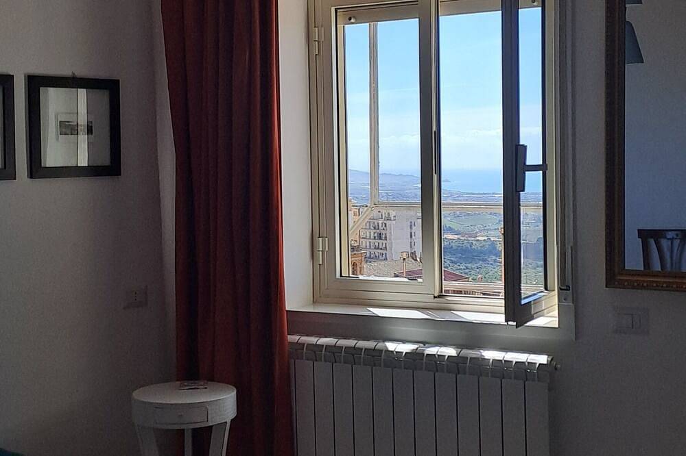 Ganze Wohnung, Casuzza at the Dome with a Sea View, within walking distance of the Cathedral! in Agrigento, Agrigento Provinz
