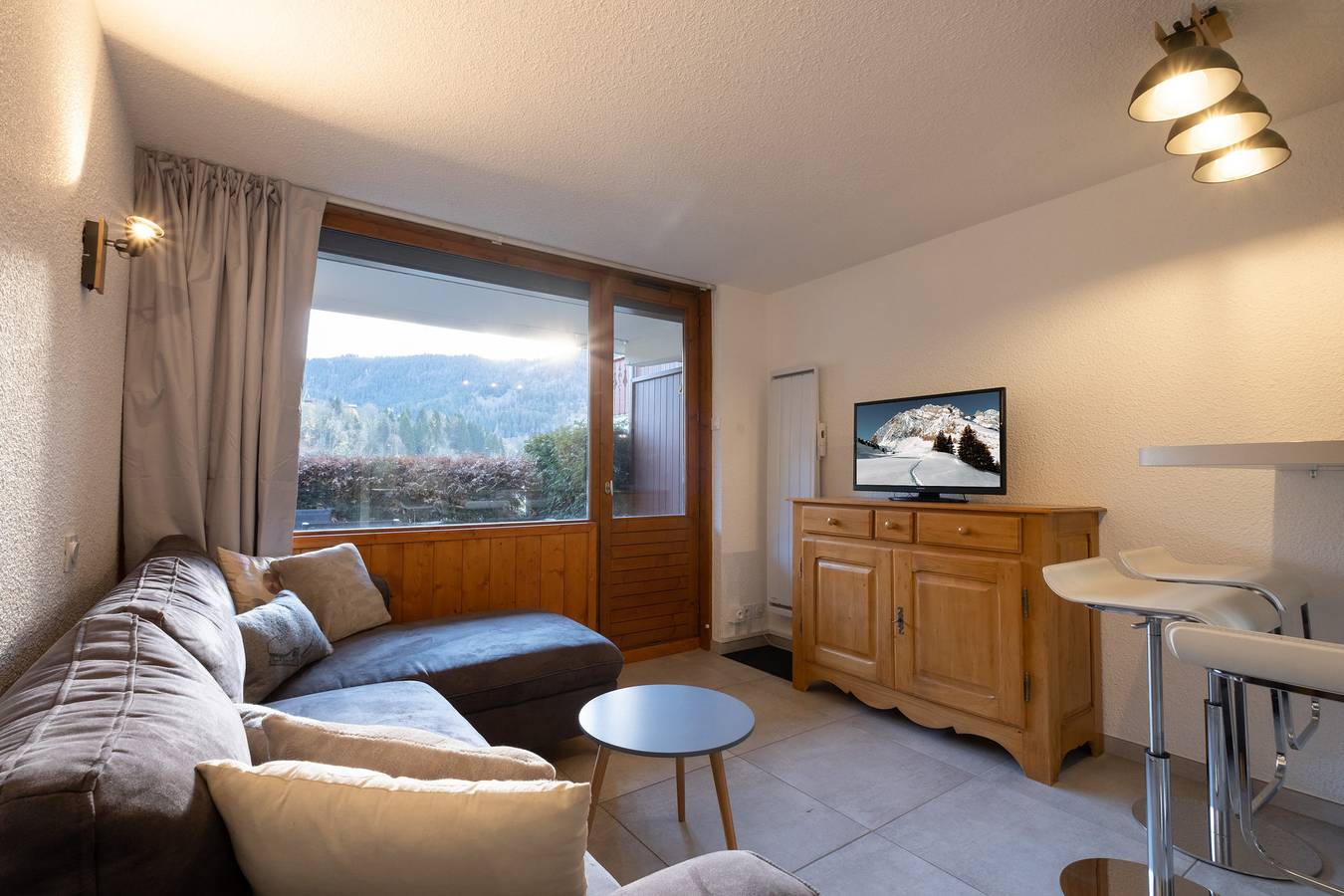 Entire holiday apartment, 2 rooms, 4 guests, slopes and shops proximity, garage in La Clusaz, Annecy region