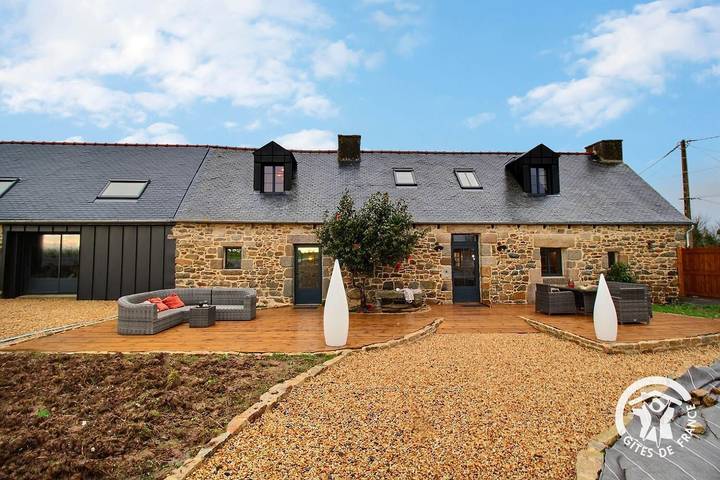 Gîte pour 6 personnes, avec terrasse et jardin à Plouguiel - 4