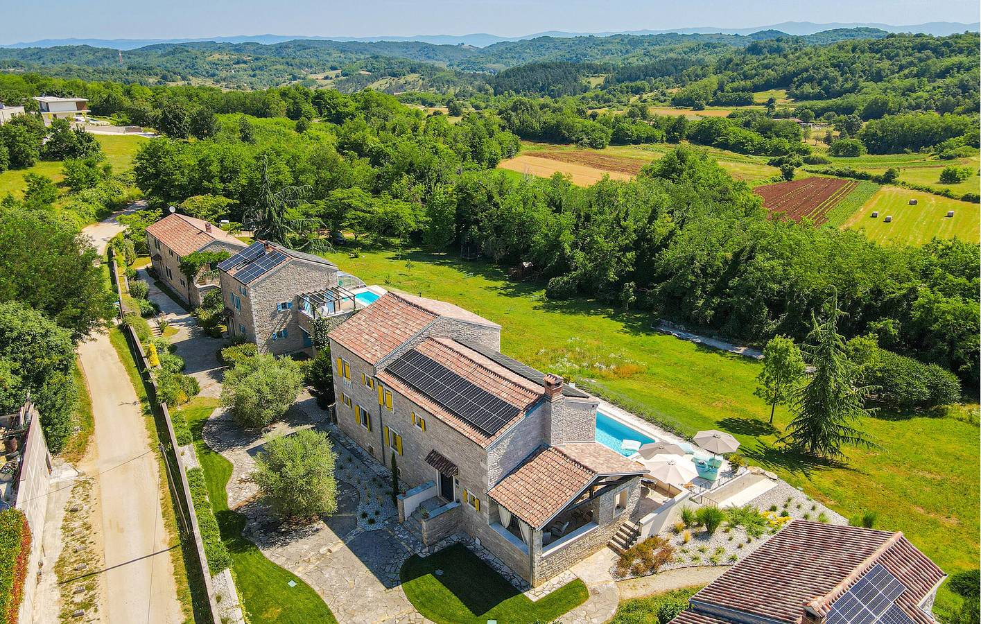 Appartement confortable de 300 m² avec piscine, terrasse et Wi-Fi près de Skropeti in Brajkovići, Istrie centrale