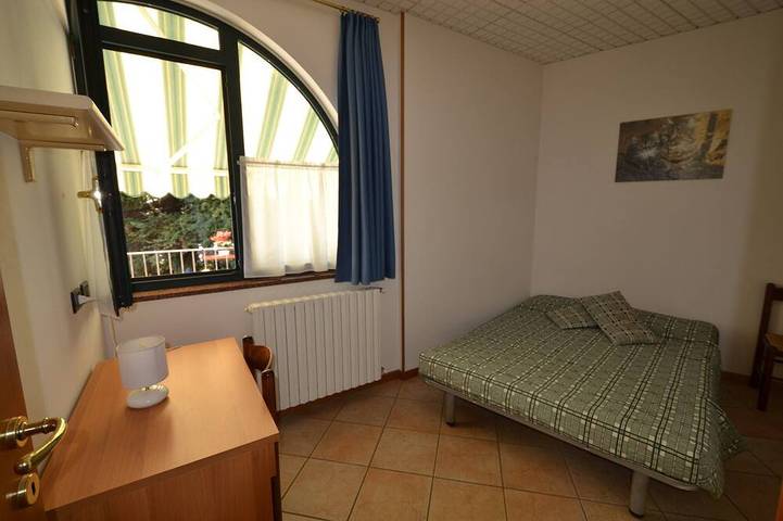 Ganze Wohnung, Schoener Seeblick,Grosse Terasse,Haustiere erlaubt,Garten und Parkplatz in Tignale, Gardasee-Berge