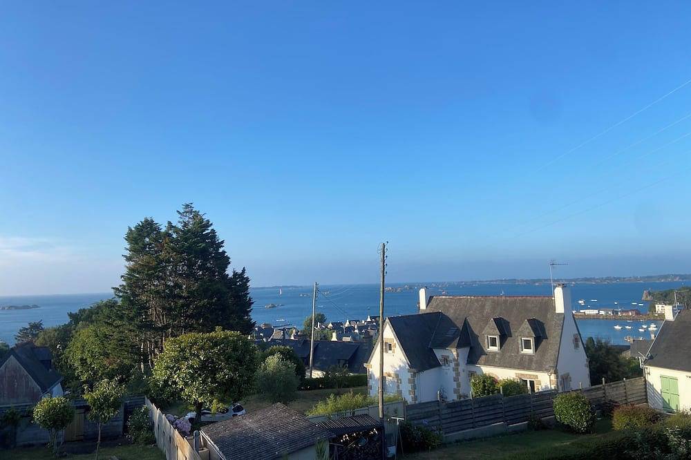 Ty Louis 3* for 4 persons Above Loguivy harbour and beach in Loguivy de la Mer, Ploubazlanec