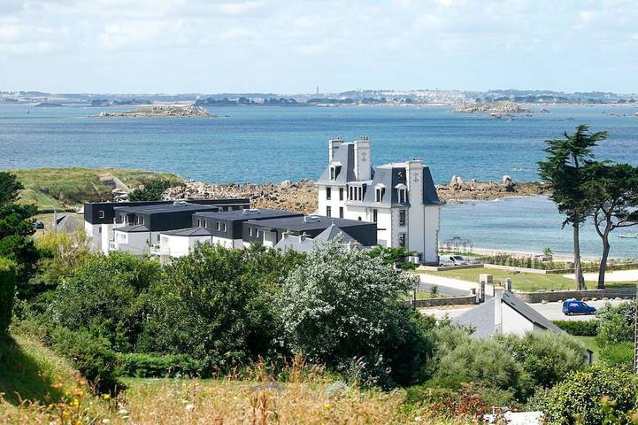 Appartement de vacances pour 4 personnes, avec piscine et balcon, animaux acceptés