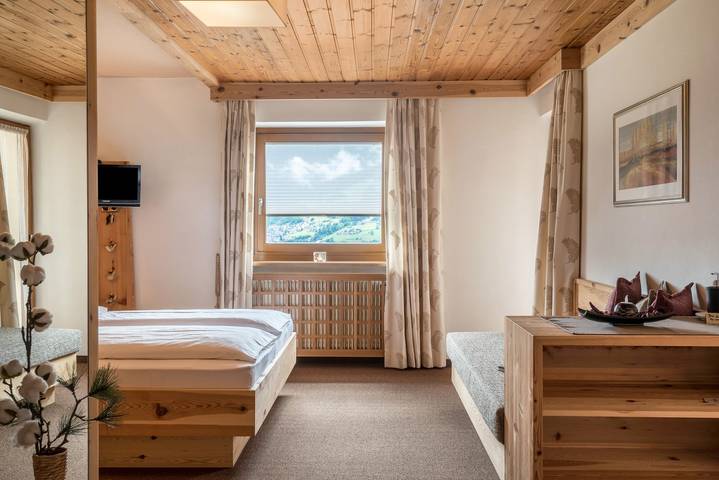 Hel lejlighed, Apartment "Haus Sonnegg - Sunset" with Mountain View, Wi-Fi, Terrace and Garden in Albions, Lajen