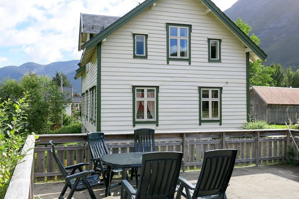 Elvehuset in Haukedalen, Førde