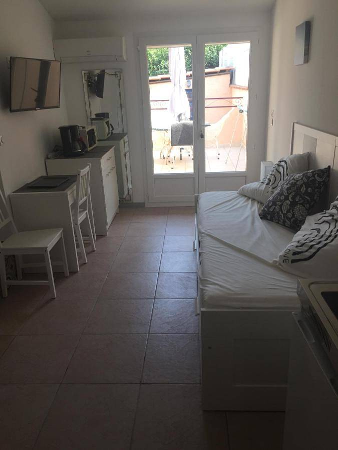 Maison d’hôte pour 2 personnes, avec piscine ainsi que terrasse et jardin à Sanary-sur-Mer - 3