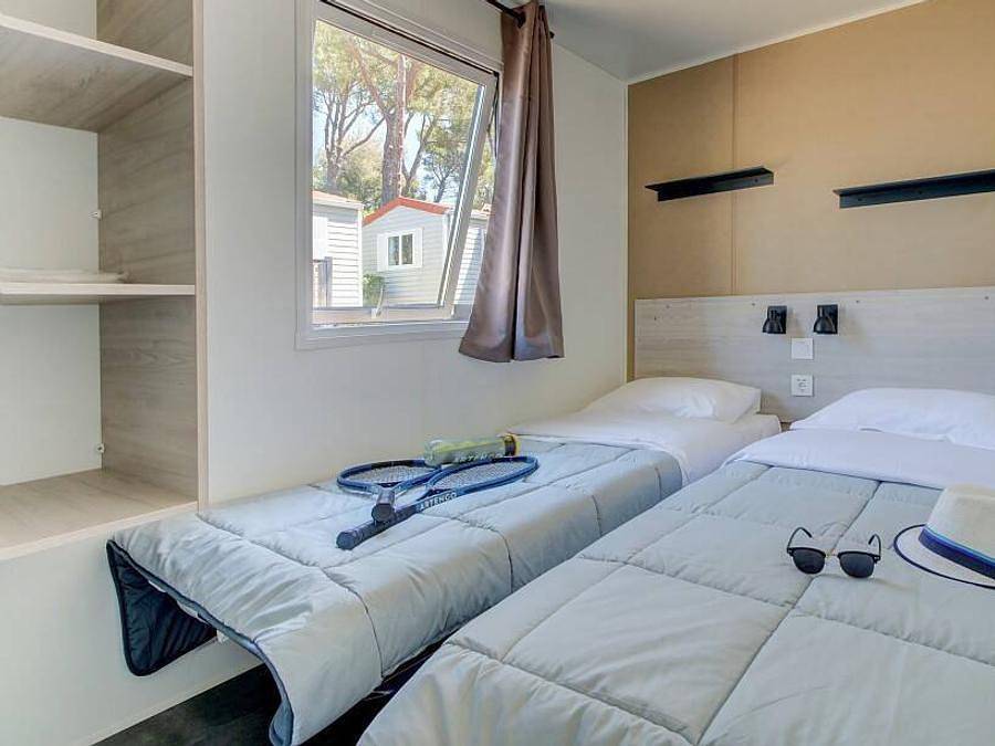 Alannia El Pinar - Bungalow 6 persons - Mobile-home | Comfort | 2 Bedrooms | 4/6 Pers. | Terrace Single | 1 Bathroom | Air-con. in Els Pins Blanes, Blanes