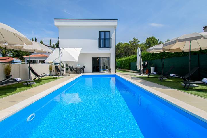 Villa für 8 Personen, mit Terrasse und Pool in Poreč - 4