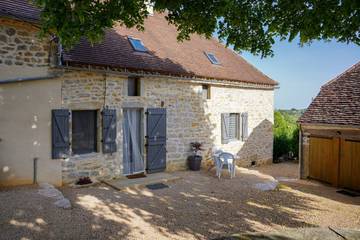 Gîte pour 4 personnes, avec jardin et terrasse à Rignac (Lot)