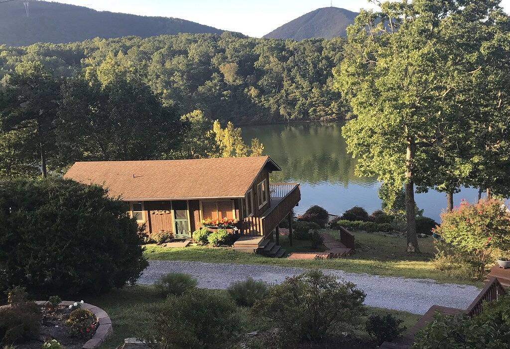 5 Sterne Nette & Gemütliche Hütte, Atemberaubende Aussicht, No Wake Cove, Boote verfügbar, in Smith Mountain Lake