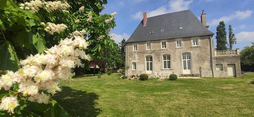 Gîte pour 3 personnes, avec vue ainsi que jardin et terrasse dans Segré-en-Anjou-Bleu