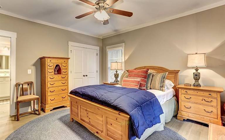 Vacation rental for 10 people, with hot tub and balcony in Big Canoe