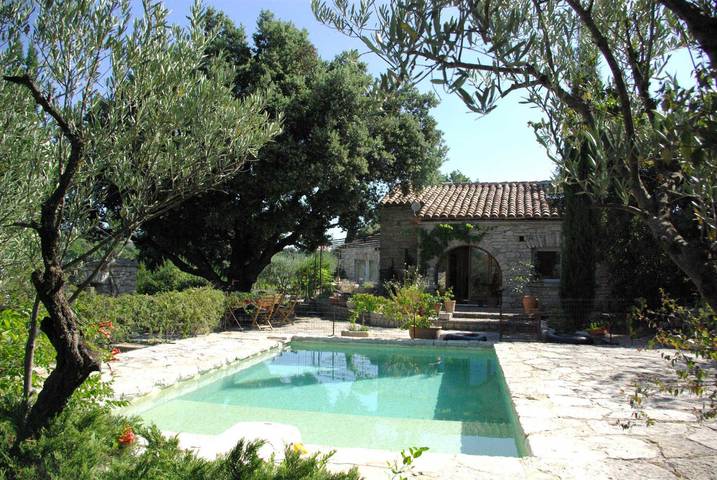 Gîte pour 6 personnes, avec piscine et terrasse à Ferrières-les-Verreries