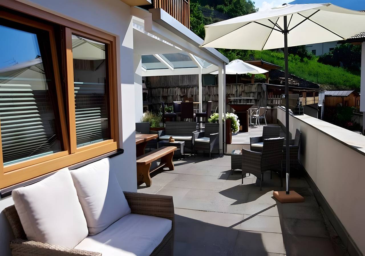 Zimmer 'Moriggl Zimmer Seilschaft' mit Bergblick, gemeinsamer Terrasse und Wlan in Burgeis, Mals