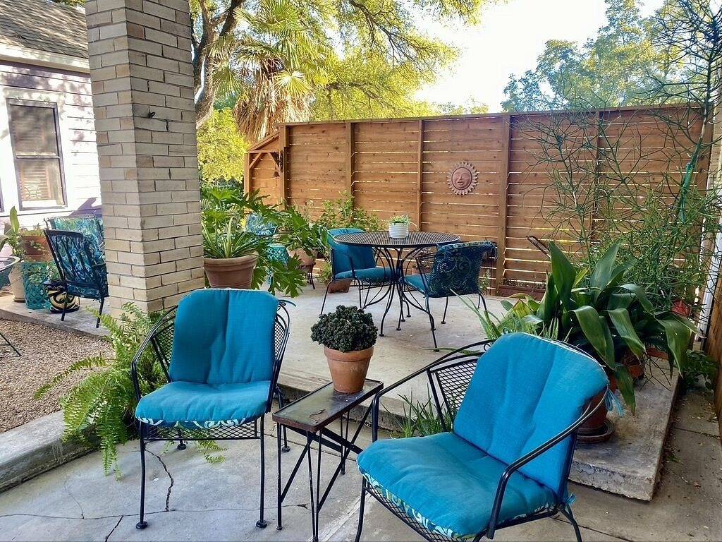 Cozy Cool Apartment on 6th Street!\nwalk To Acl Fest! in Austin, Travis County