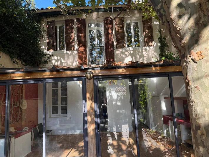 Location de vacances pour 2 personnes, avec Terrasse ainsi que Jardin et Vue dans La Pointe-Rouge