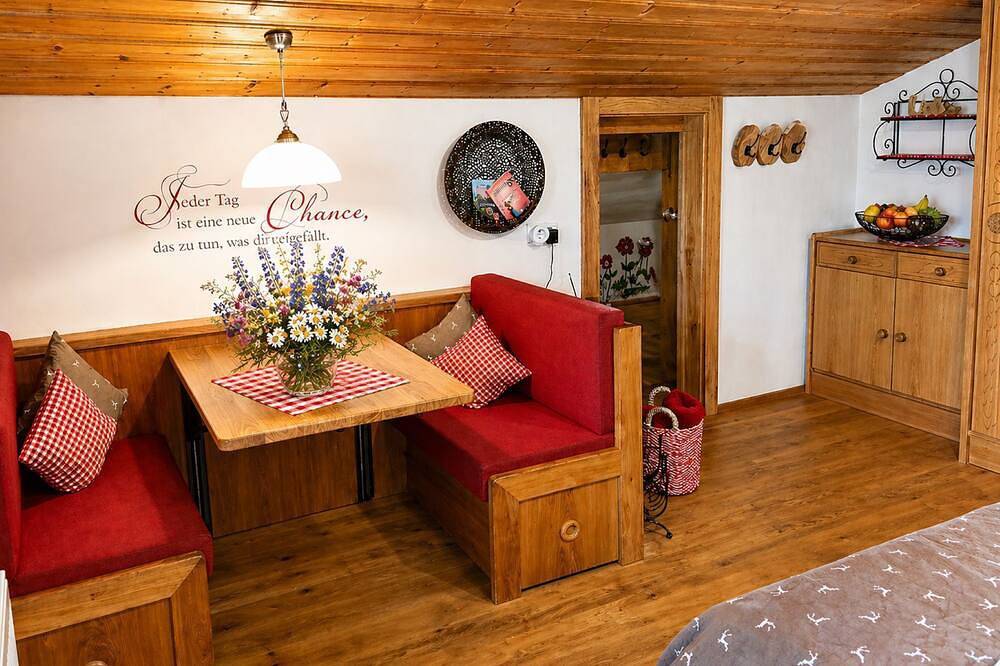 Ganze Wohnung, Apartment Zwerchenberg  - Ein-Raum-Apartment 26m² mit Balkon und Morgensonne in Reit im Winkl, Bayerische Alpen