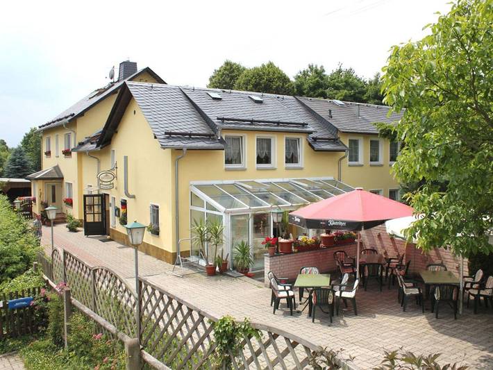 Hostel für 4 Personen, mit Balkon und Garten in Talsperre Pöhl