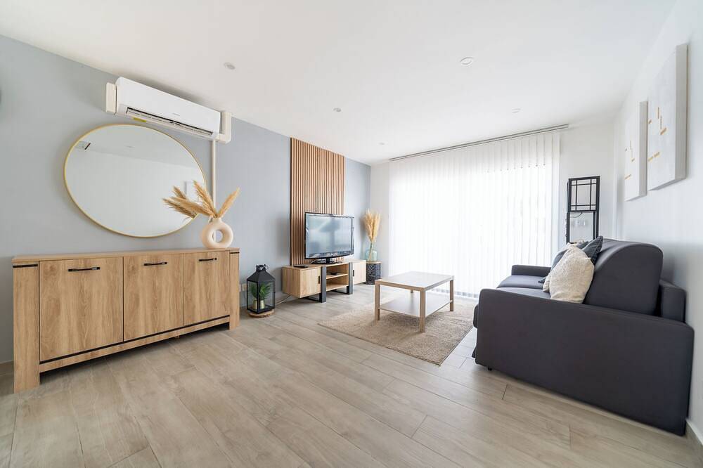Entire apartment, Pretty studio with terrace between sea and forest in Port-de-Bouc, Istres region