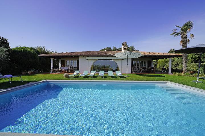 Villa per 10 persone, con giardino e vista lago, con animali domestici in Padenghe sul Garda