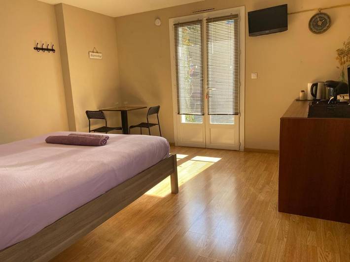 Gîte pour 2 personnes, avec terrasse, animaux acceptés à L'Isle-sur-la-Sorgue - 3