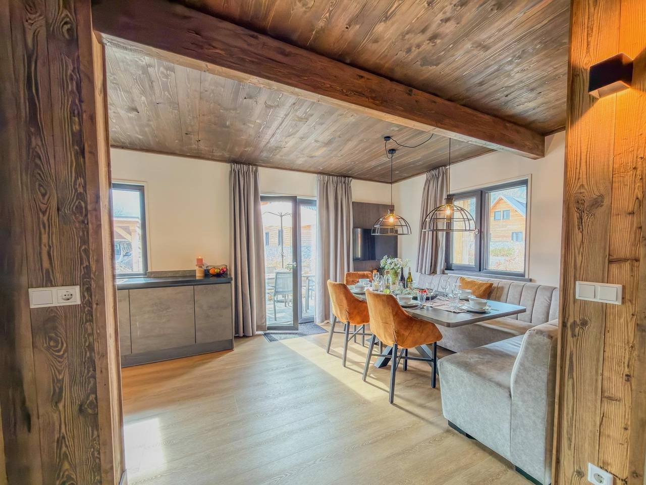 Chalet with sauna on a lake near ski resorts in Afritz am See, Distrito de Villach-Land