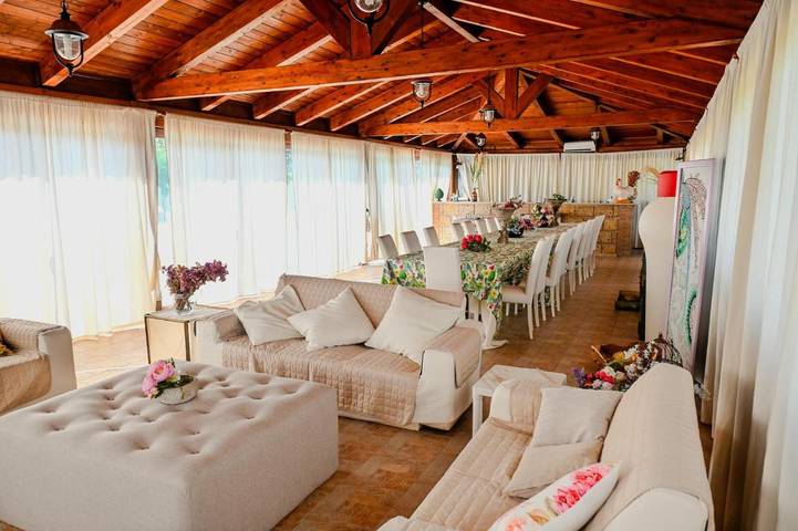 Casa vacanza per 9 persone, con balcone e idromassaggio nonché giardino e piscina a Benevento