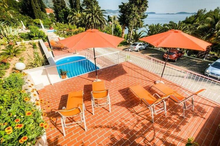 Ganze Wohnung, Guest House Villa Nina- Comfort Triple Room with Balcony and Sea View (S1 - crvena) in Općina Župa dubrovačka, Dubrovnik-Neretva