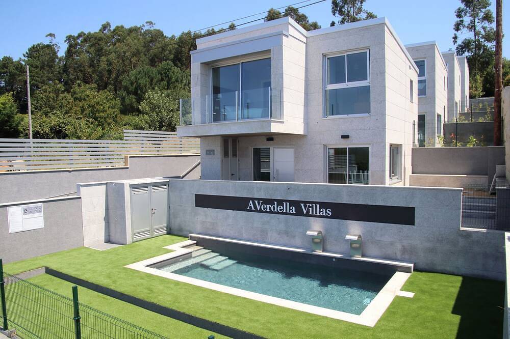 Villas with pool 10 minutes walk from Sanxenxo in Sanxenxo, Rías Baixas