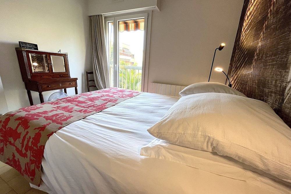 Entire apartment, L'Appartement Magnolia in Golfe-Juan, Vallauris