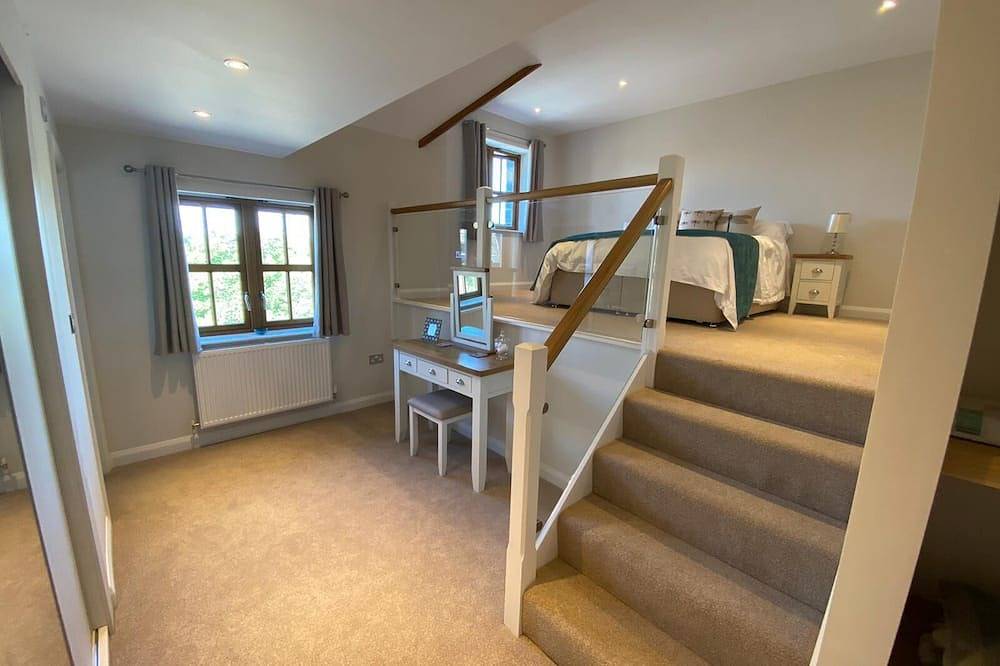 Luxury modern home in the centre of the picturesque town of Llanbedr, Harlech. in Llanbedr, Snowdonia